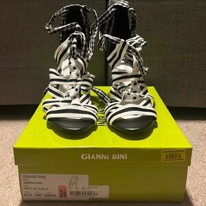 Gianni Bini Black Abrianna Gingham Lace Up Sandals 3.93” stiletto heels Size 8.5